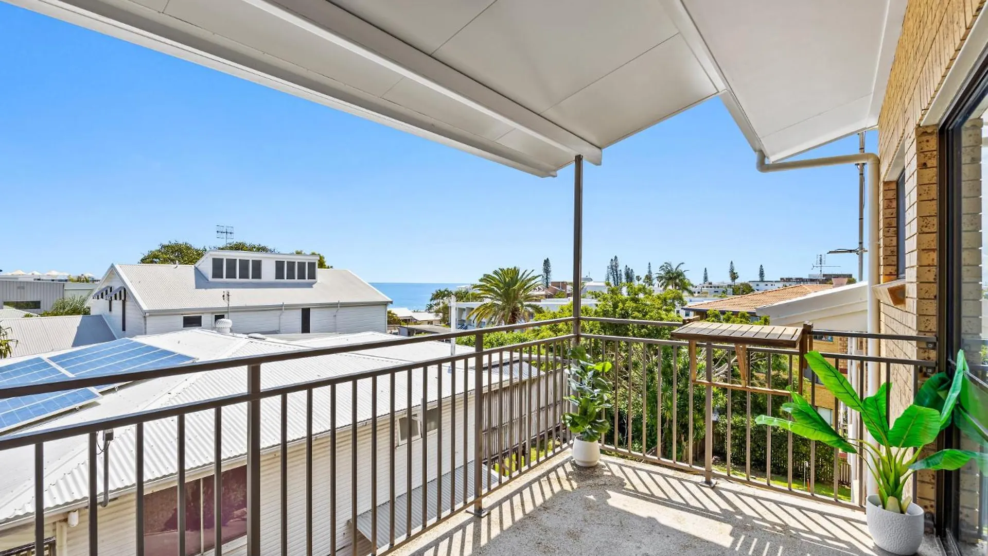 Quaint 2-Bed Beach Abode With Ocean Views Alexandra Headland